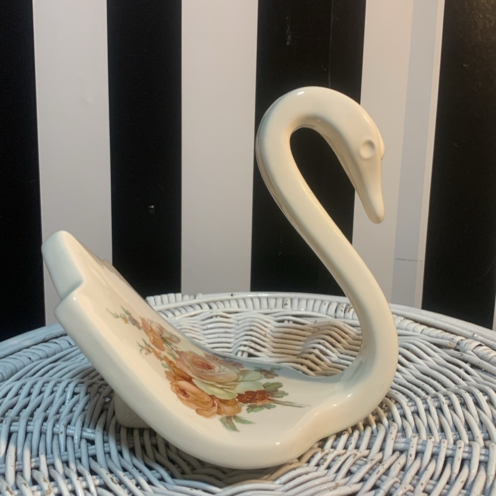 Vintage 1982 80s Retro Swan Figurine with Floral Design Soap Dish / Shelf Decor - Picture 9 of 17